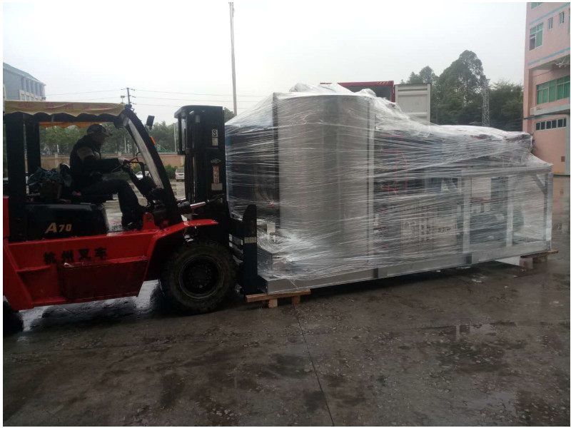 南美客戶量身定制日產量15噸片冰機，風冷系統(tǒng)，比澤爾壓縮機裝柜完成。