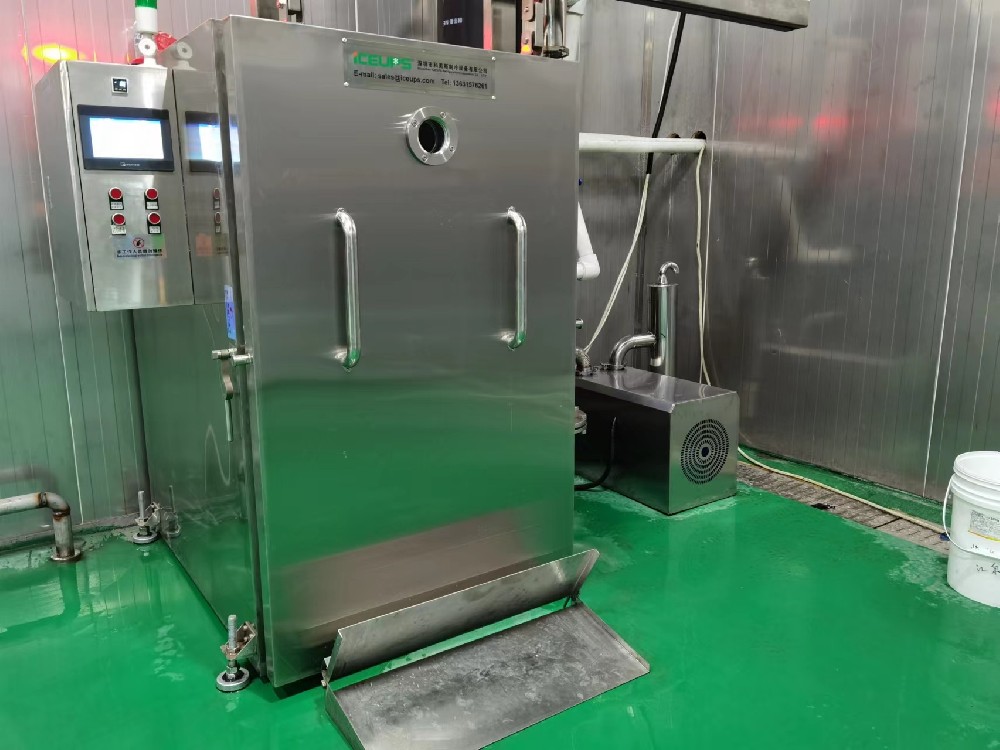 山東大型熟食品加工企業(yè)，原來用過2臺其它廠家的熟食快速冷卻機(jī)，一般溫度打到15度就下不來了，以為我們的是這個水平，結(jié)果調(diào)到0度箱內(nèi)部分水已經(jīng)到結(jié)冰狀態(tài)。