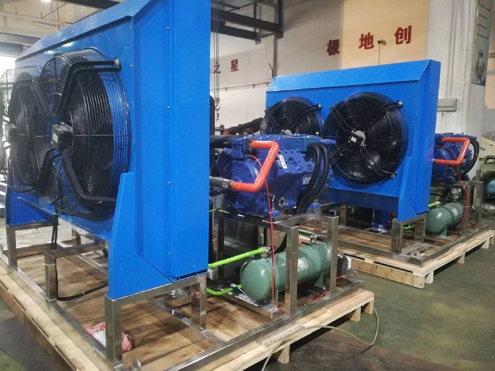 澳洲客戶量身定制風(fēng)冷系統(tǒng)，日產(chǎn)量5噸海水制冰機(jī)。